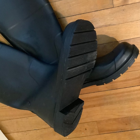 Hunter Rain Boots 9 - Picture 2 of 4